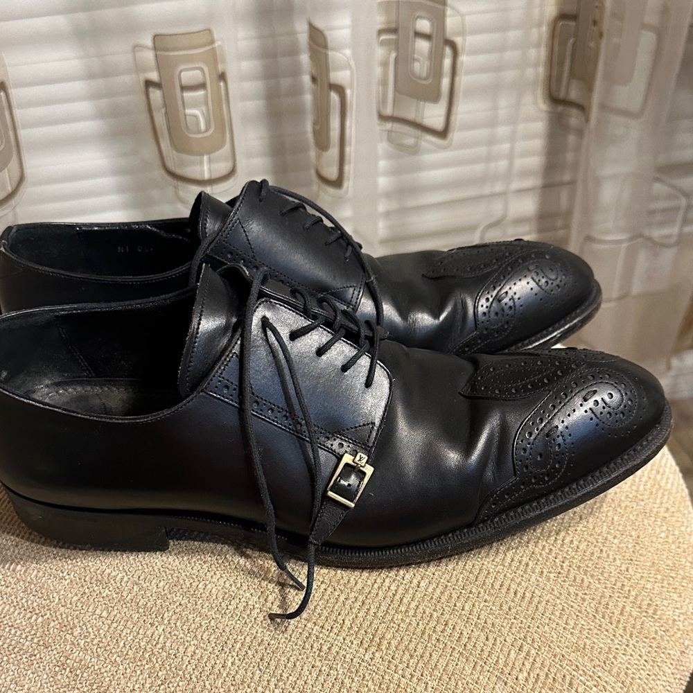 Louis Vuitton Elegant Black Leather Oxfords